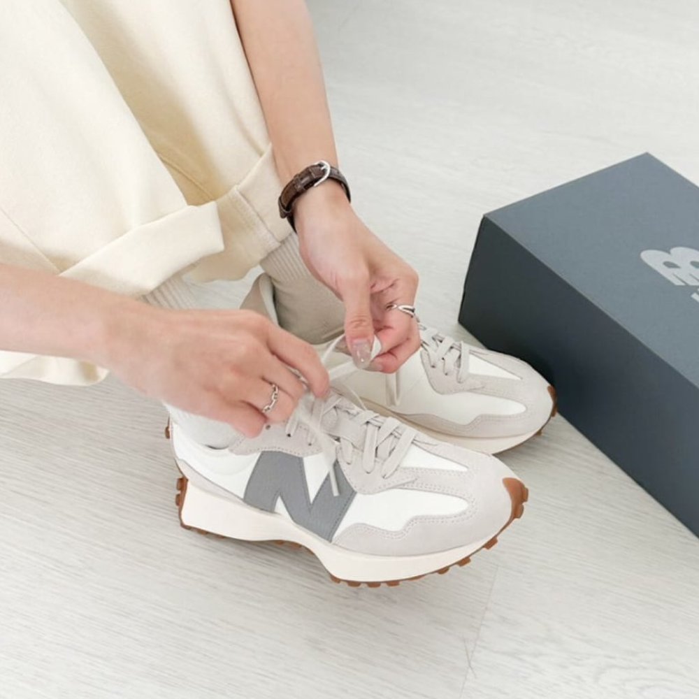 NEW BALANCE 327 Casual Sneakers Shoes Women 9.5 / Men 8 Moonbeam Grey NEW - Picture 5 of 16